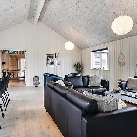 Cozy In With House A Panoramic View *