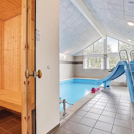 In With Sauna *